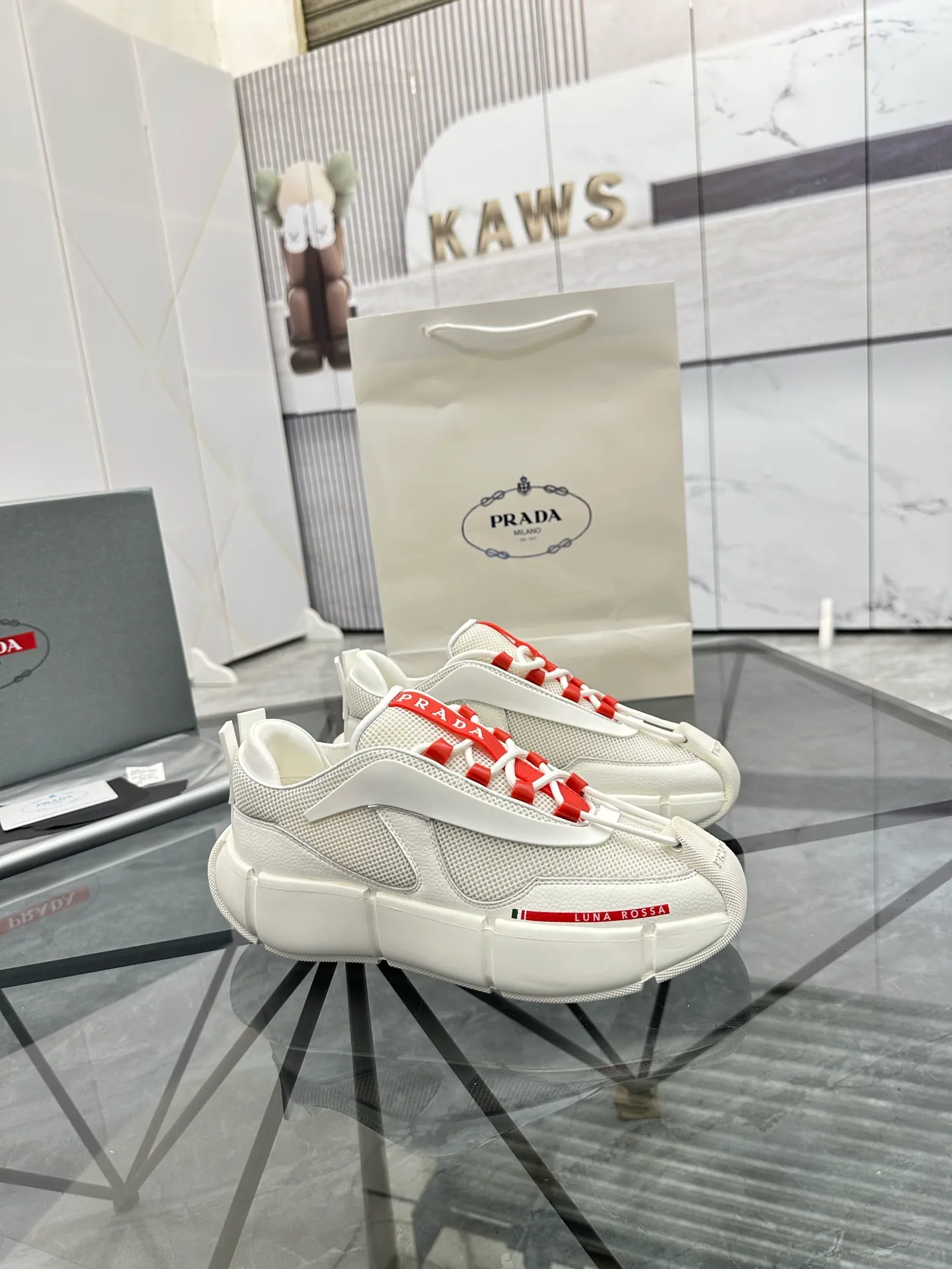 Men's shoes: 💰P500¥ High-end, complete package Product trademark: Prada *"Prada*" low-top casual shoes Regular size: 38-44 (can be customized to 45.46) Couple style Product materials: Upper imported cowhide stitched with original fabric, sheepskin lining, original outsole. Number: 846